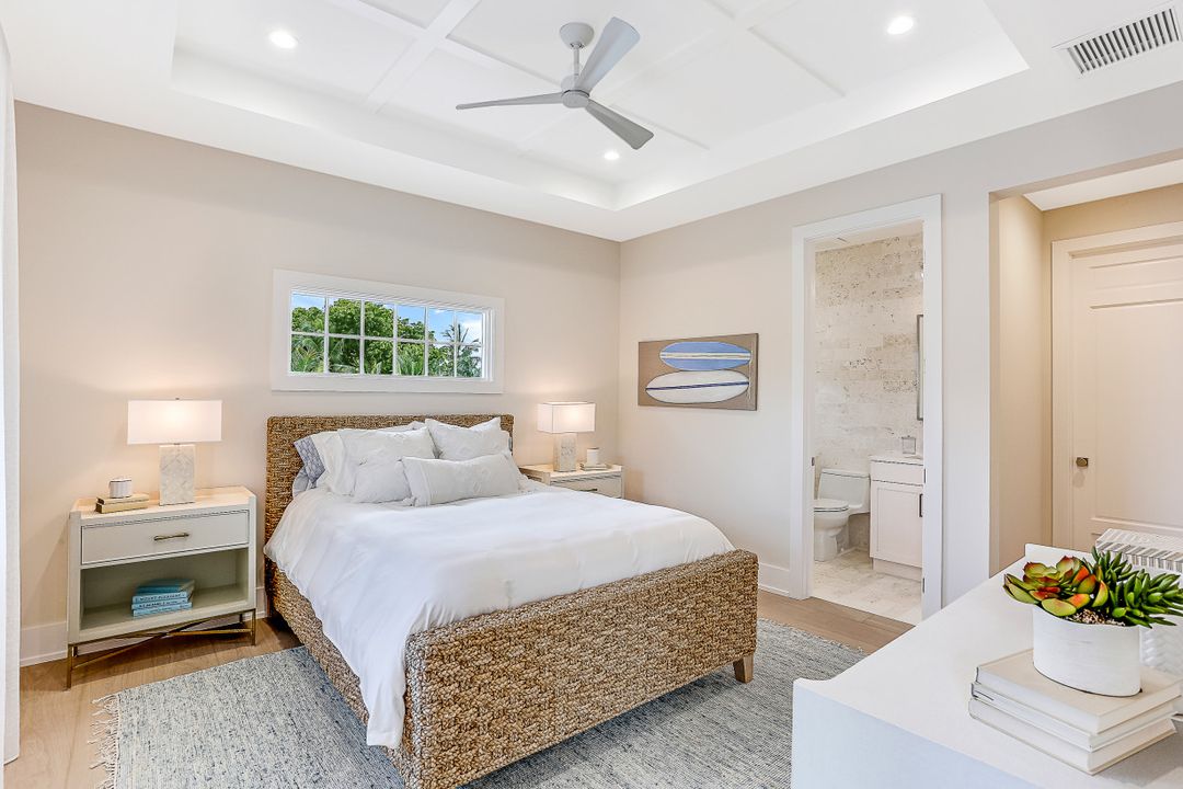 1040 2nd St S, Naples, FL 34102