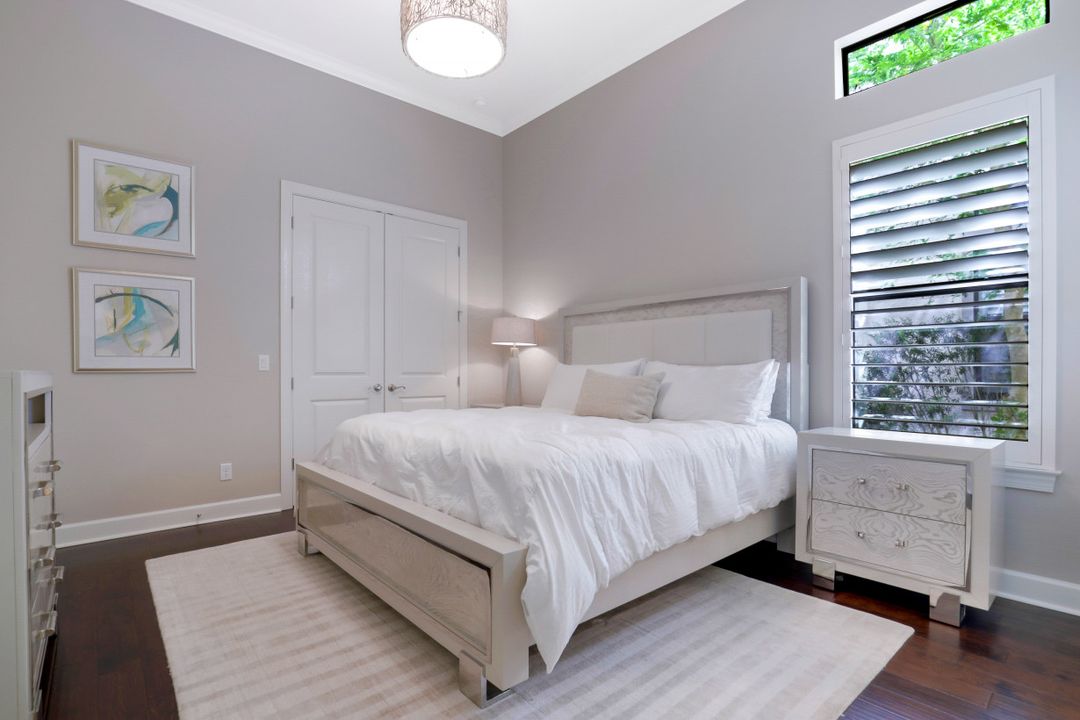 9067 Sorreno Ct, Naples, FL 34114