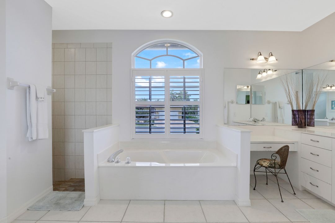 101 Landmark St, Marco Island, FL 34145