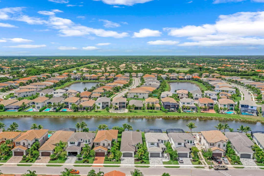 4488 Aurora St, Naples, FL 34119