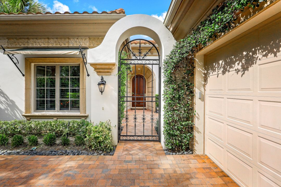 15655 Villoresi Way, Naples, FL 34110