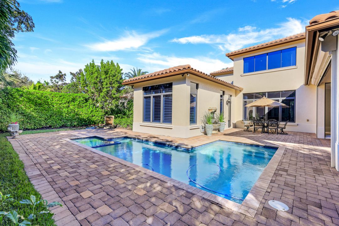 2351 Traditions Ct, Naples, FL 34105