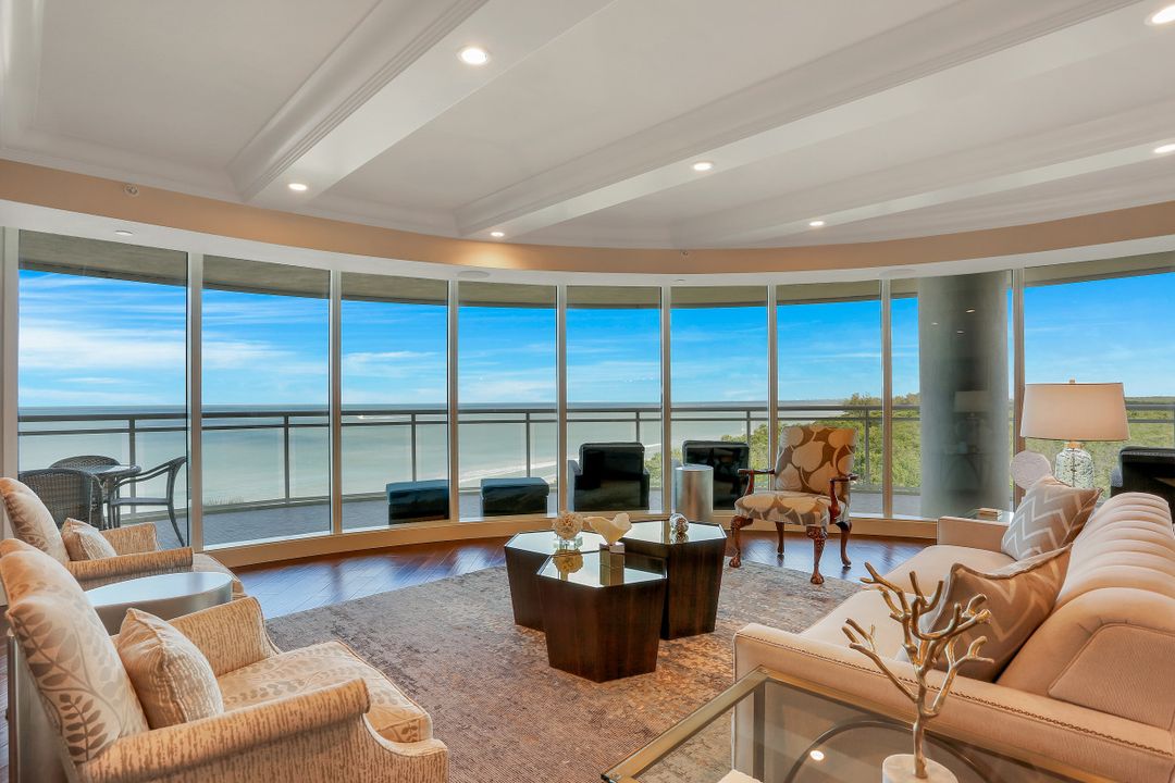 11125 Gulf Shore Dr #606, Naples, FL 34108