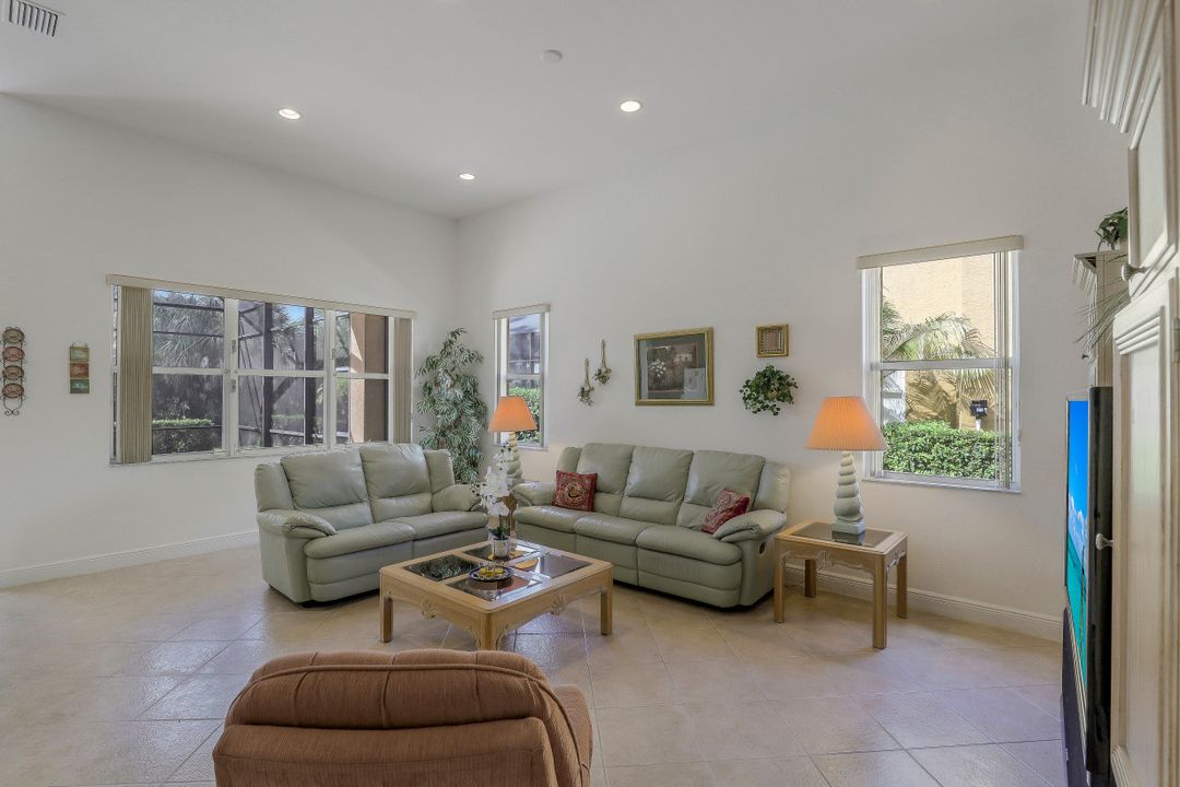 1985 Par Dr, Naples, FL 34120