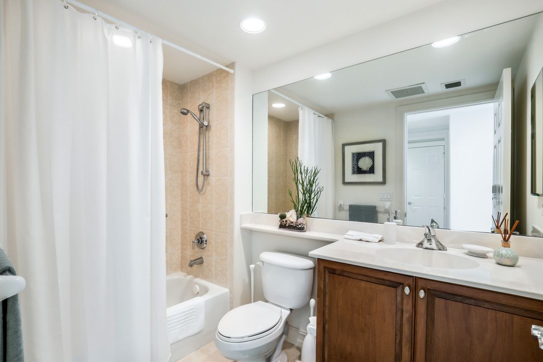 2728 Tiburon Blvd E #302, Naples, FL 34109