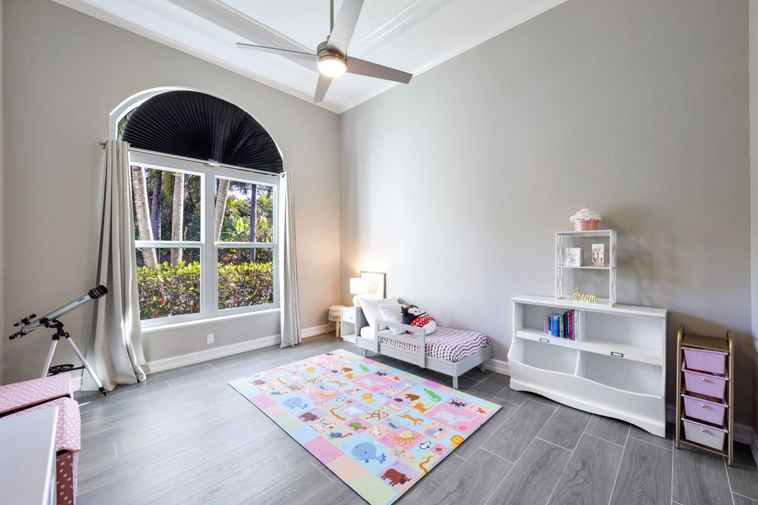 4055 1st Ave SW, Naples, FL 34119