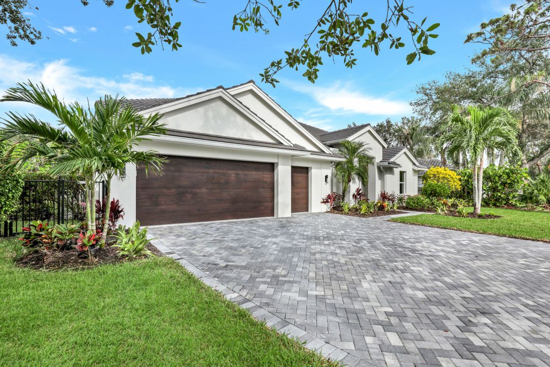 7525 Cordoba Cir, Naples, FL 34109