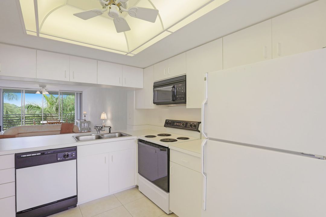 285 Naples Cove Dr #1604, Naples, FL 34110