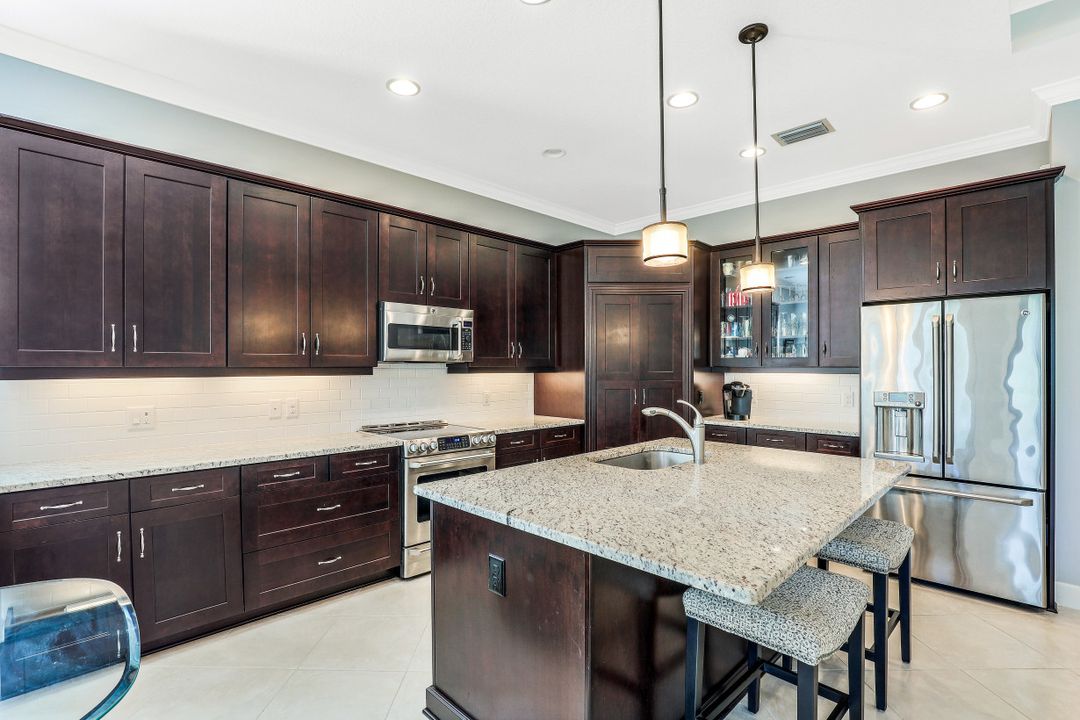 9096 Isla Bella Cir, Bonita Springs, FL 34135