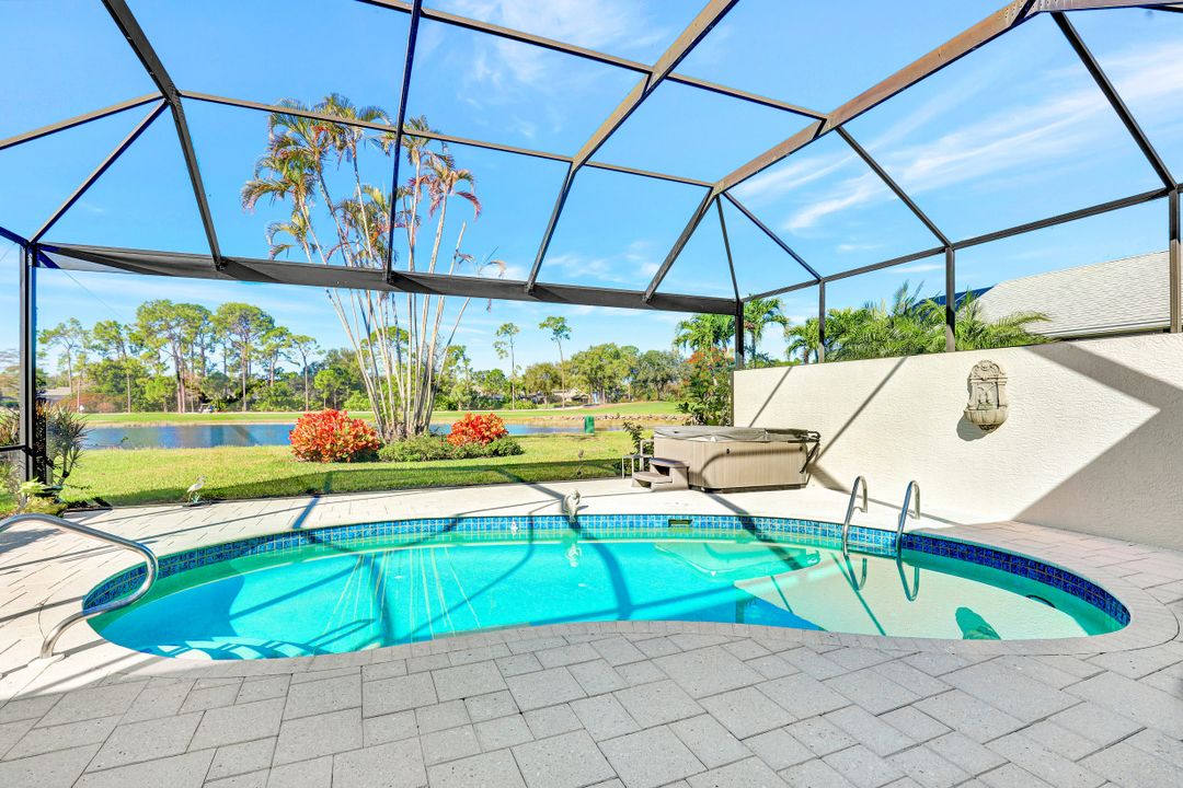 242 Edgemere Way E, Naples, FL 34105