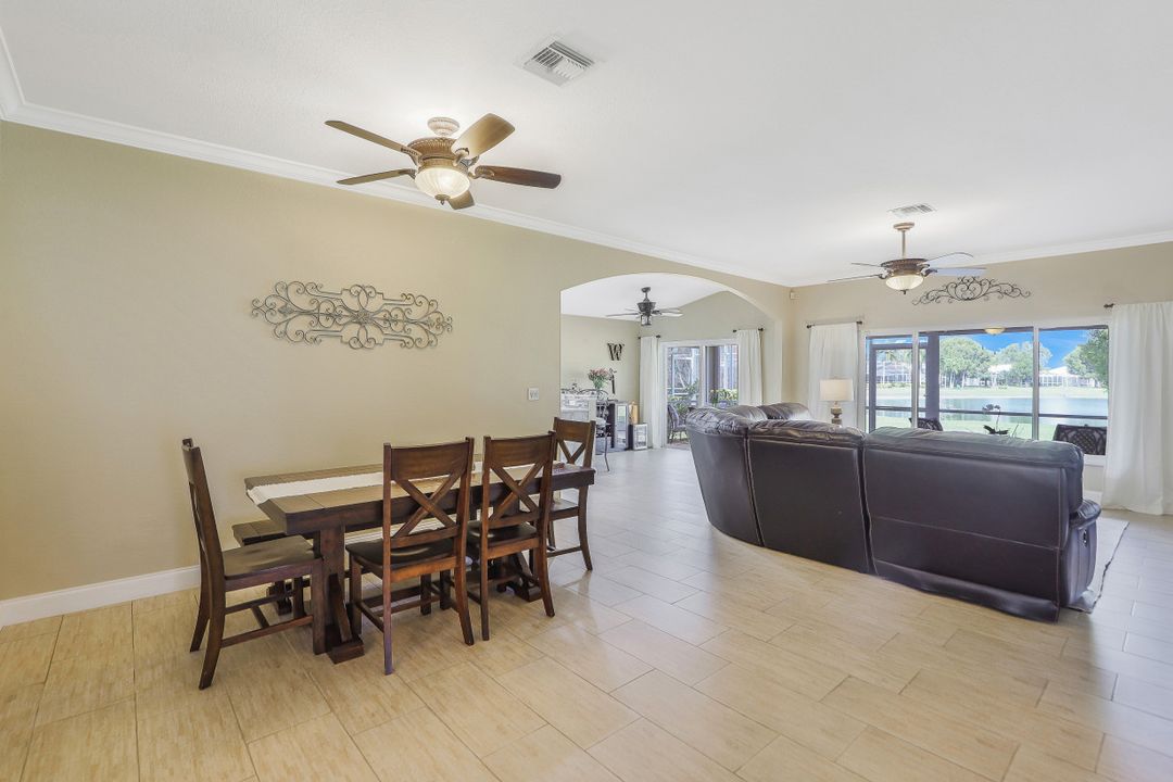 7433 Meldin Ct, Naples, FL 34104