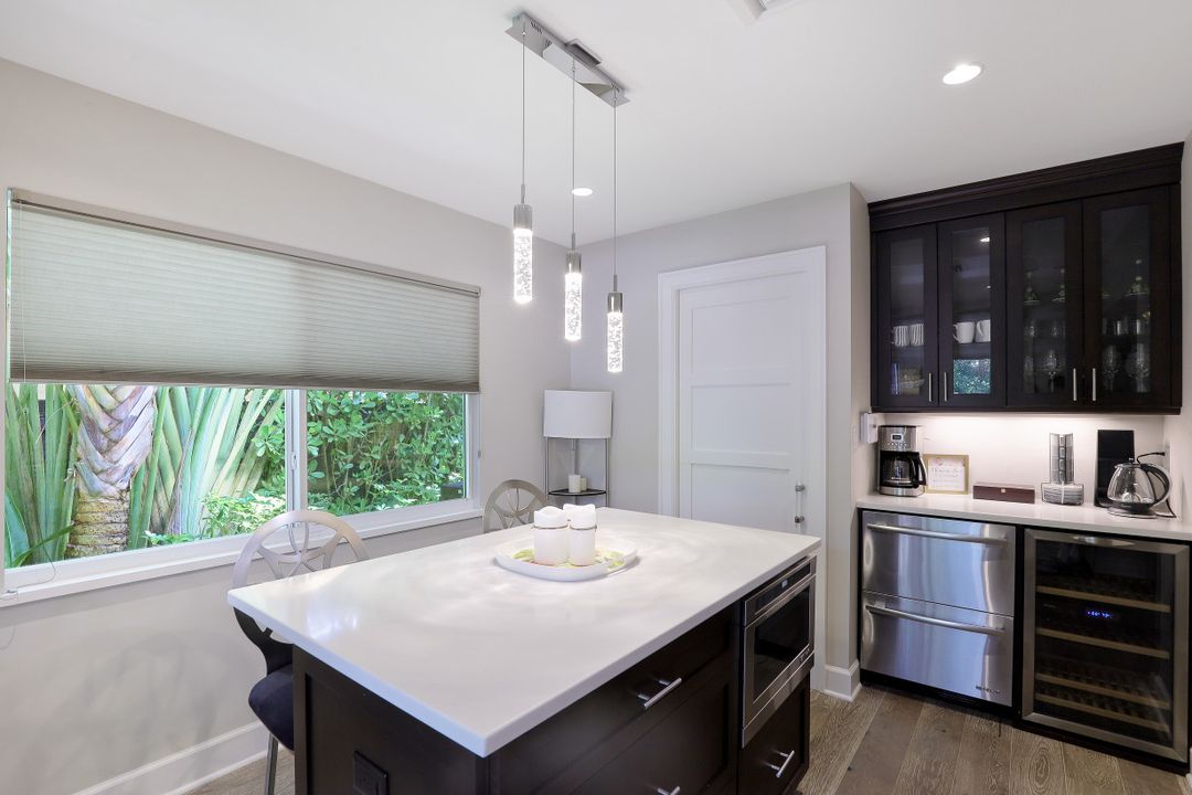 1199 9th Ave N, Naples, FL 34102