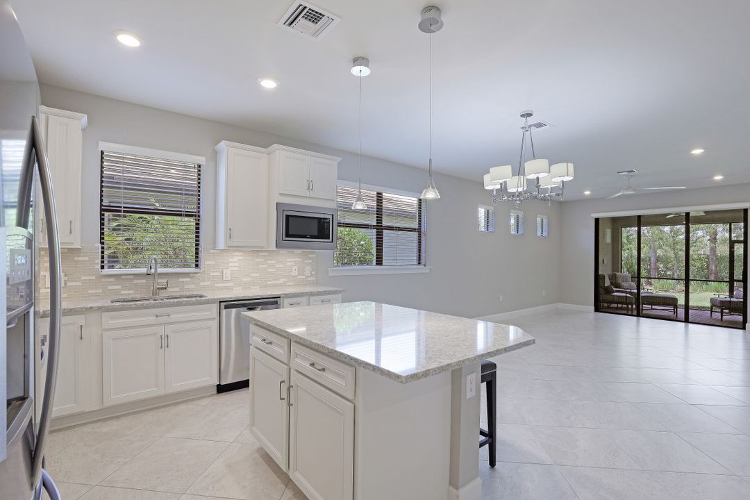 7650 Jacaranda Ln, Naples, FL 34114