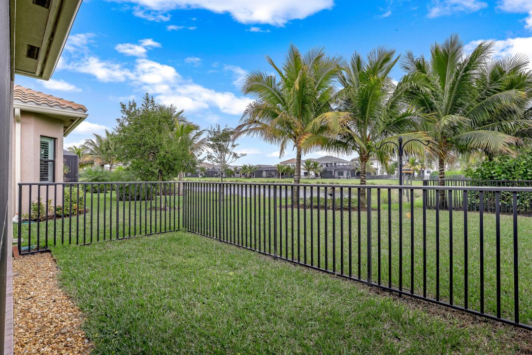 4554 Luminary Ave, Naples, FL 34119