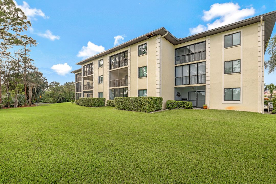 228 Fox Glen Dr APT 3202, Naples, FL 34104