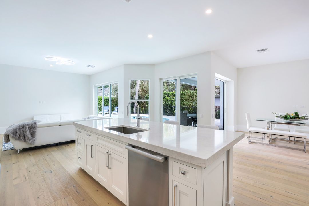 7525 Cordoba Cir, Naples, FL 34109