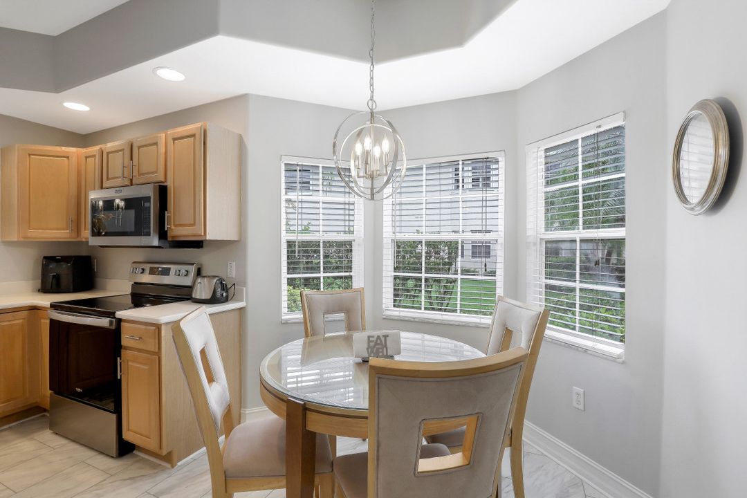 8204 Saratoga Dr #302, Naples, FL 34113