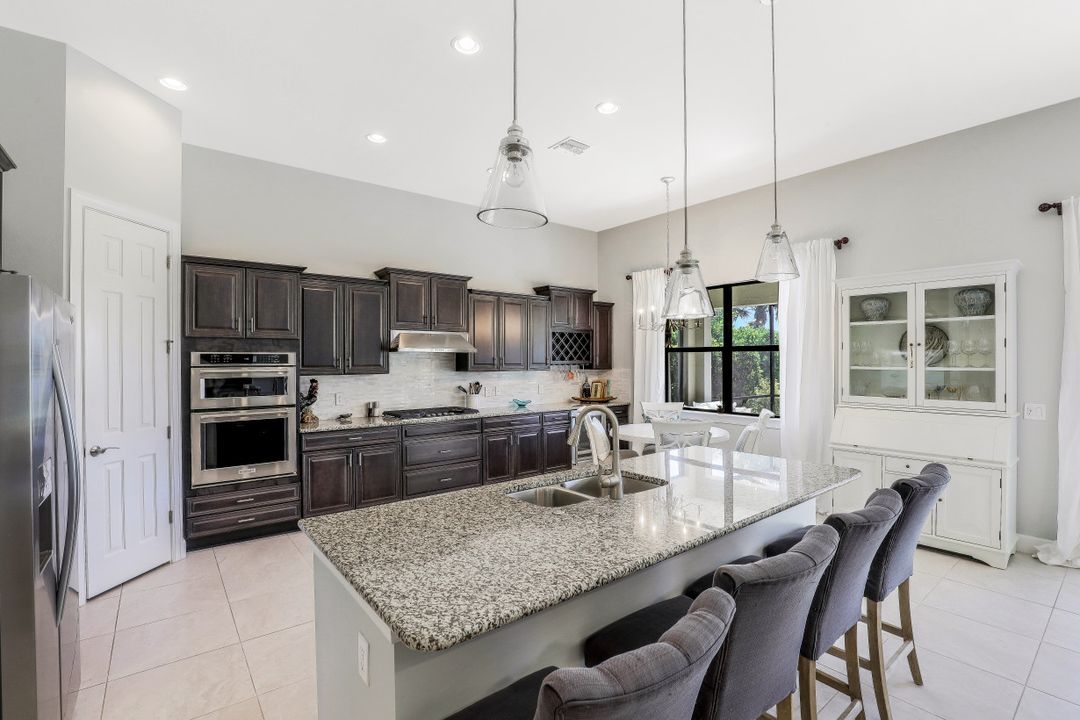 16320 Camden Lakes Cir, Naples, FL 34110