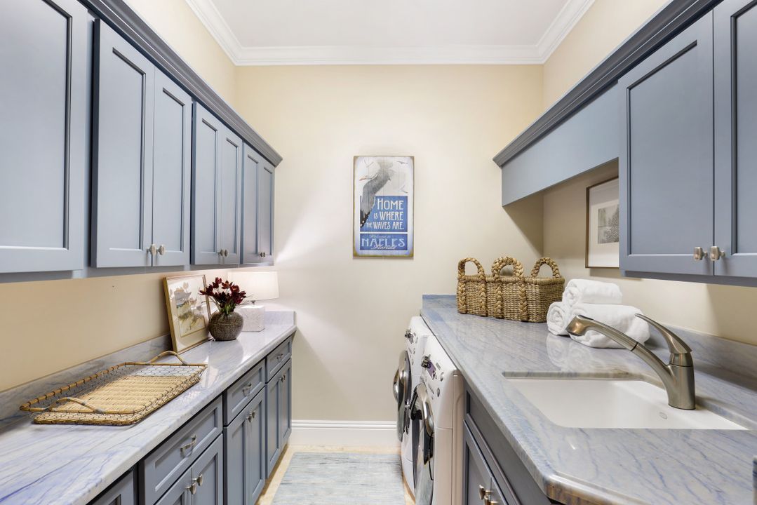 9337 Granite Ct, Naples, FL 34120