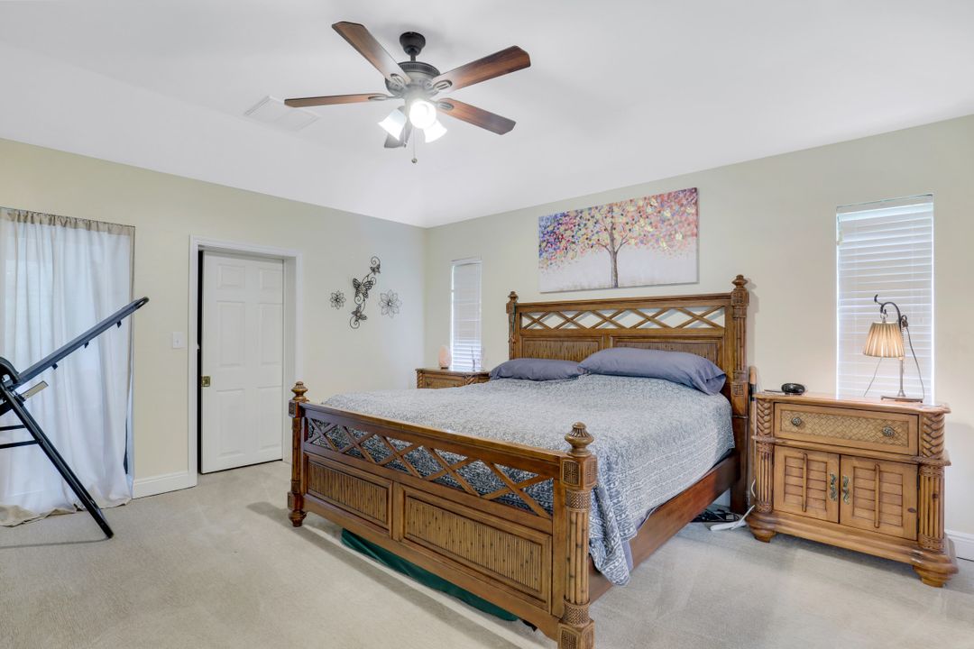 1941 Oakes Blvd, Naples, FL 34119