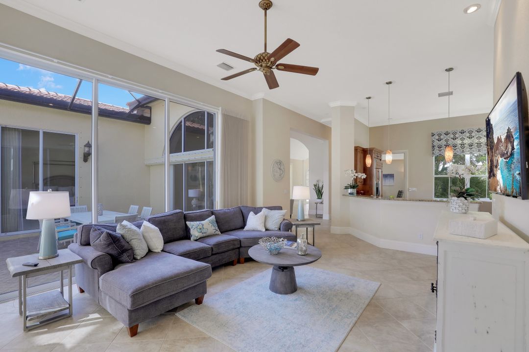 8560 Bellagio Dr, Naples, FL 34114