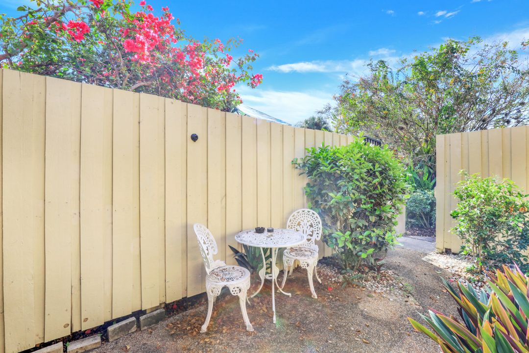 127 Forest Lakes Blvd, Naples, FL 34105