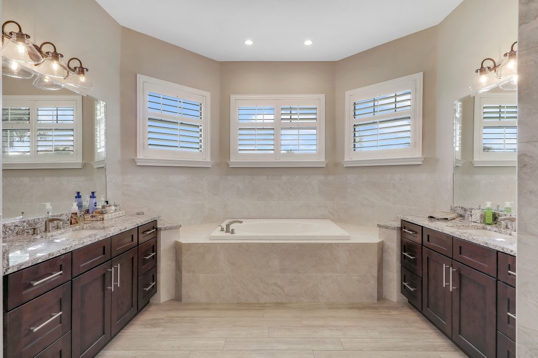 2823 SW 38th Terrace, Cape Coral, FL 33914