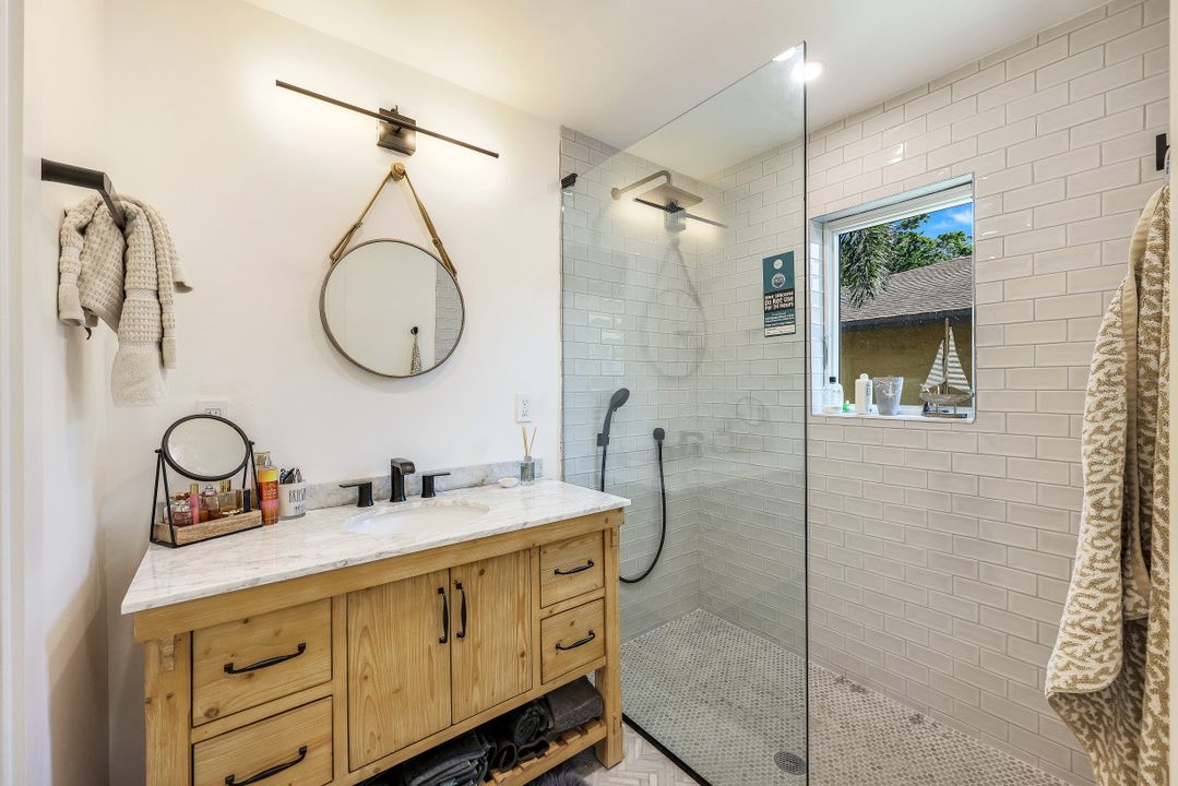 3722 10th St N, Naples, FL 34103