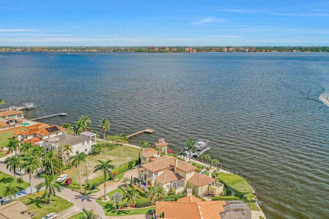 518 Coral Dr, Cape Coral, FL 33904