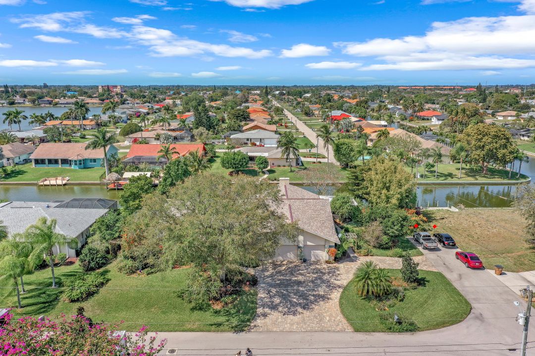 204 SE 20th Pl, Cape Coral, FL 33990