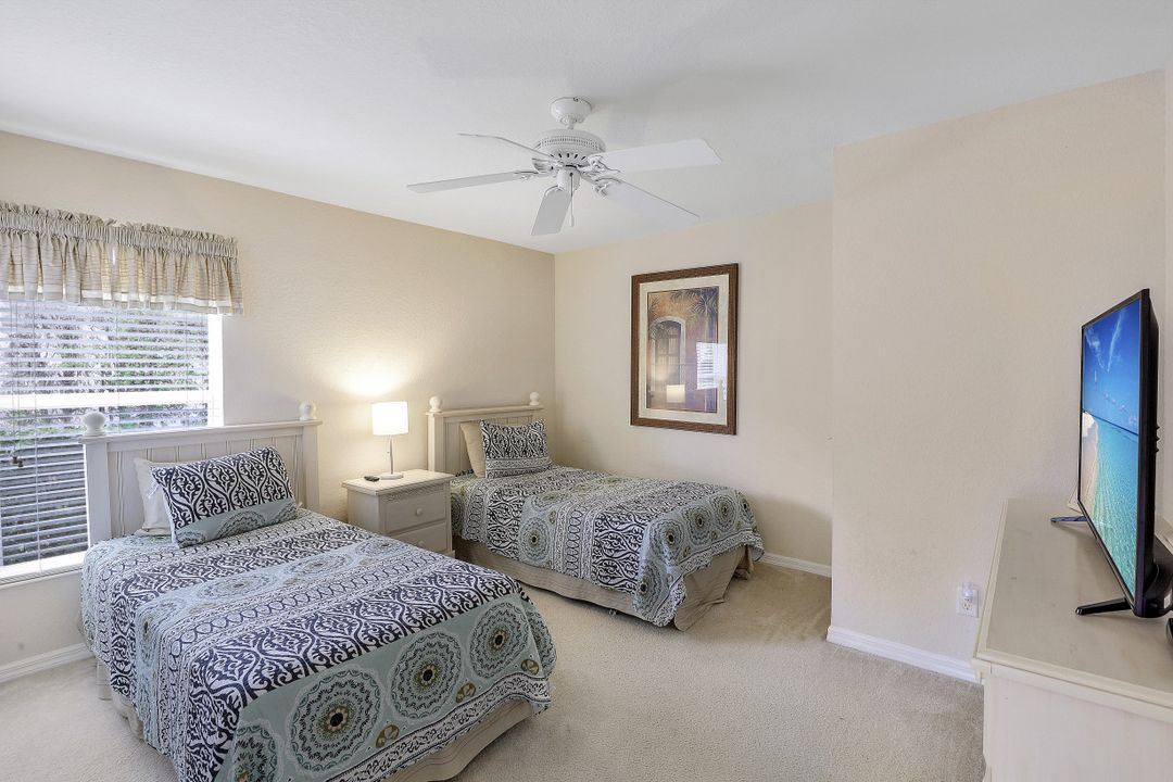 1087 Tivoli Dr, Naples, FL 34104