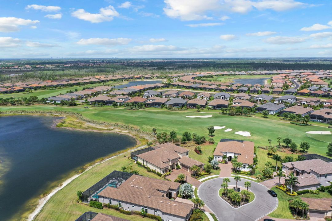 9004 Sorreno Ct, Naples, FL 34119