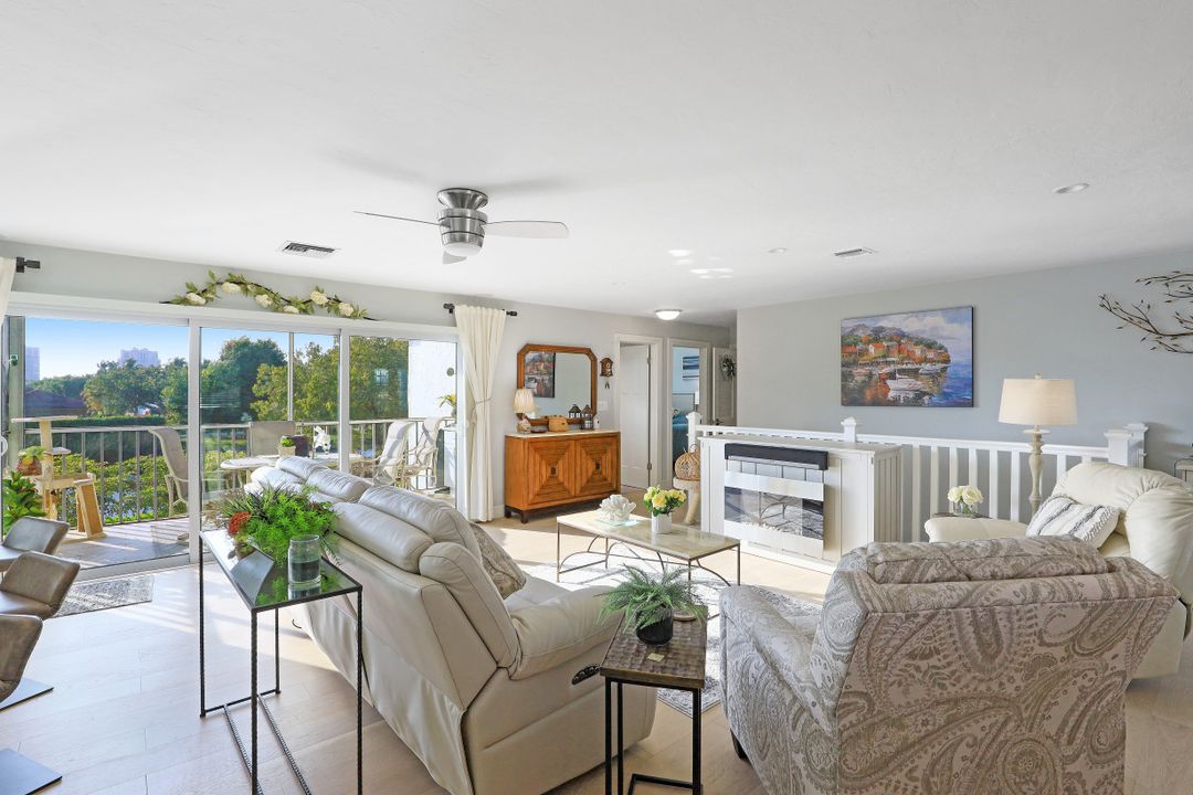 4786 West Blvd #B-201, Naples, FL 34103