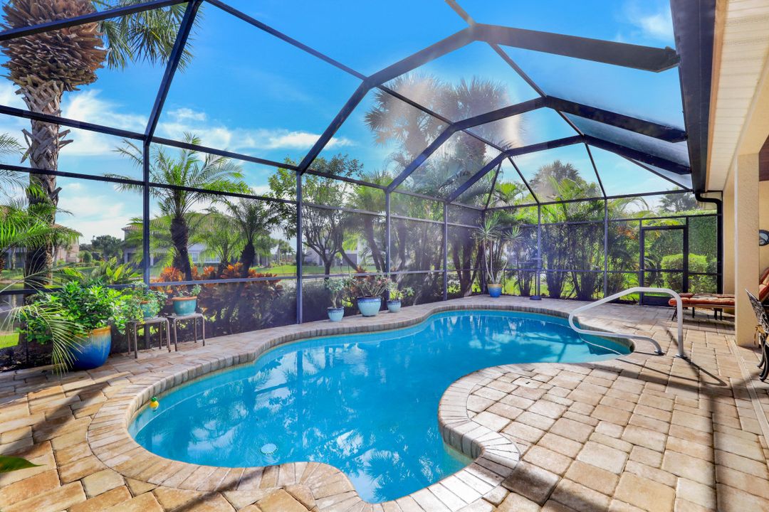 8806 Spinner Cove Ln, Naples, FL 34120