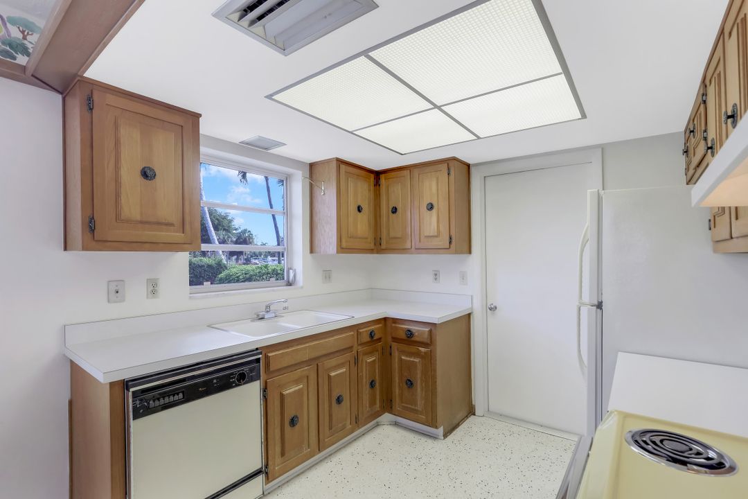 1211 Mulberry Ct, Marco Island, FL 34145