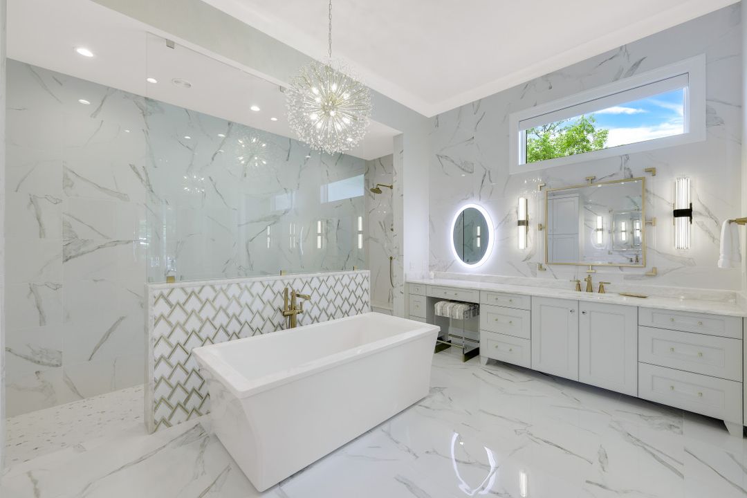 359 Warwick Way, Naples, FL 34110