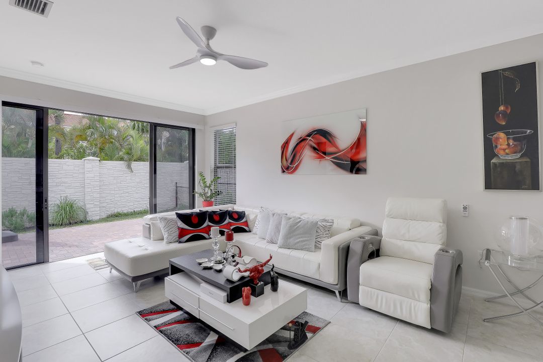 8821 Madrid Cir, Naples, FL 34104