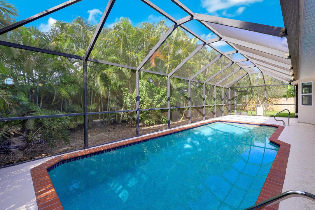 1010 Moon Lake Dr, Naples, FL 34104