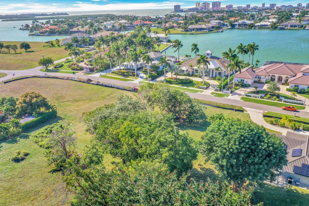 881 Inlet Dr, Marco Island, FL 34145
