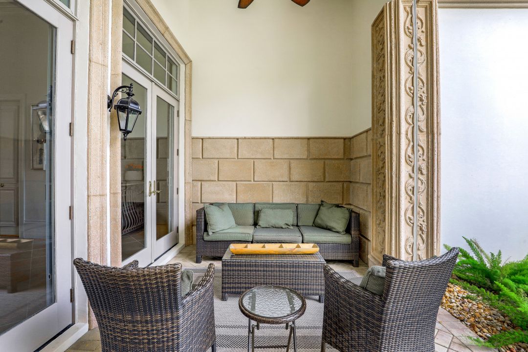 15655 Villoresi Way, Naples, FL 34110