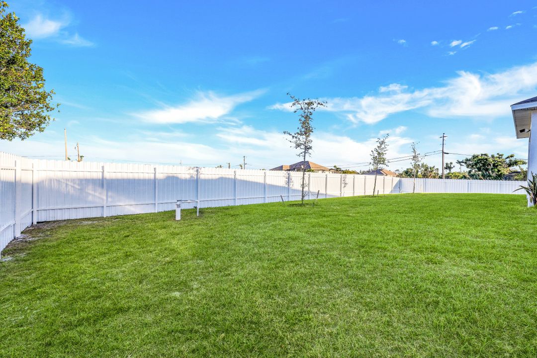 117 NW 27th Pl, Cape Coral, FL 33993