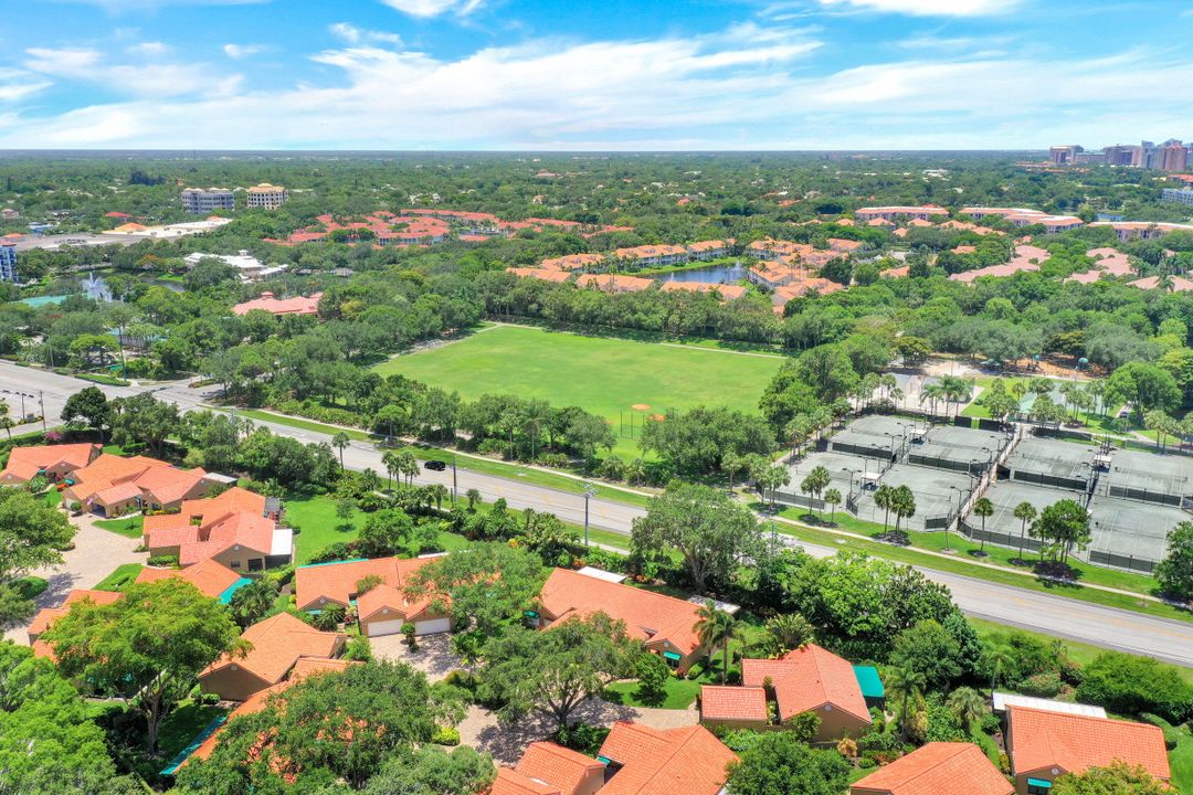 736 Reef Point Cir, Naples, FL 34108