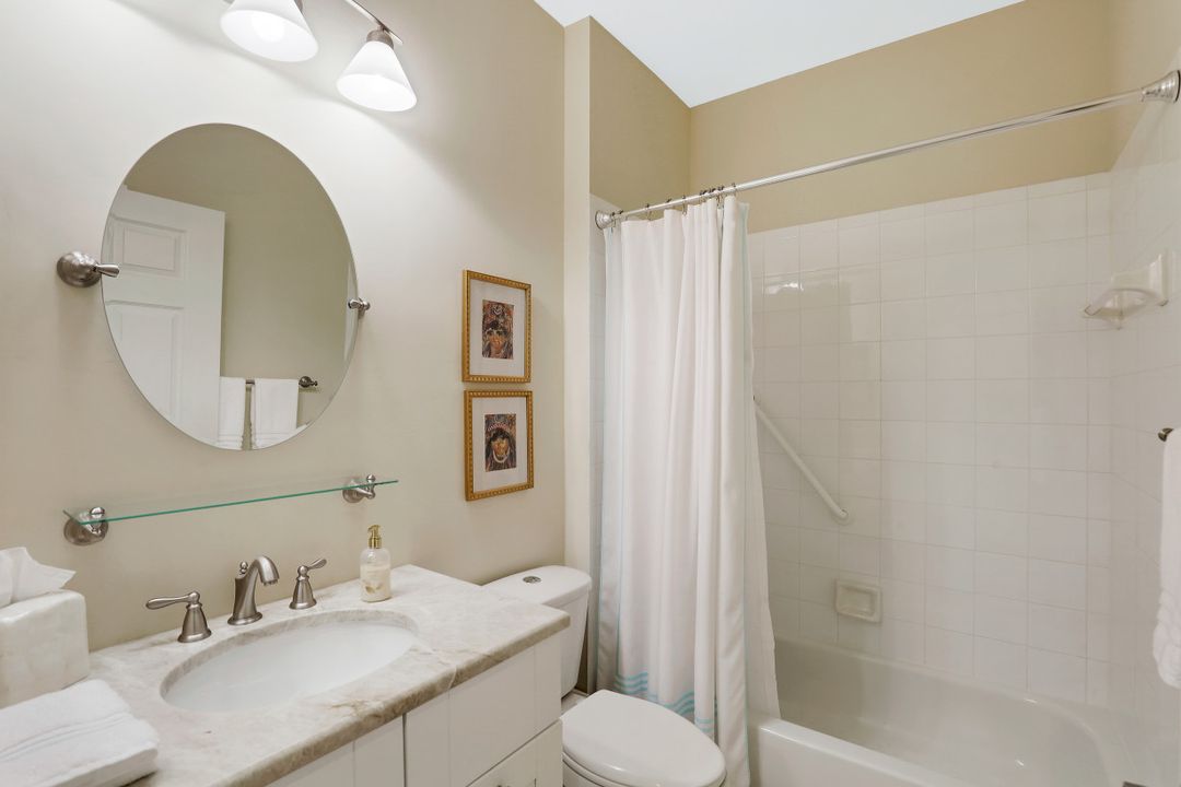 220 Vintage Cir #205, Naples, FL 34119