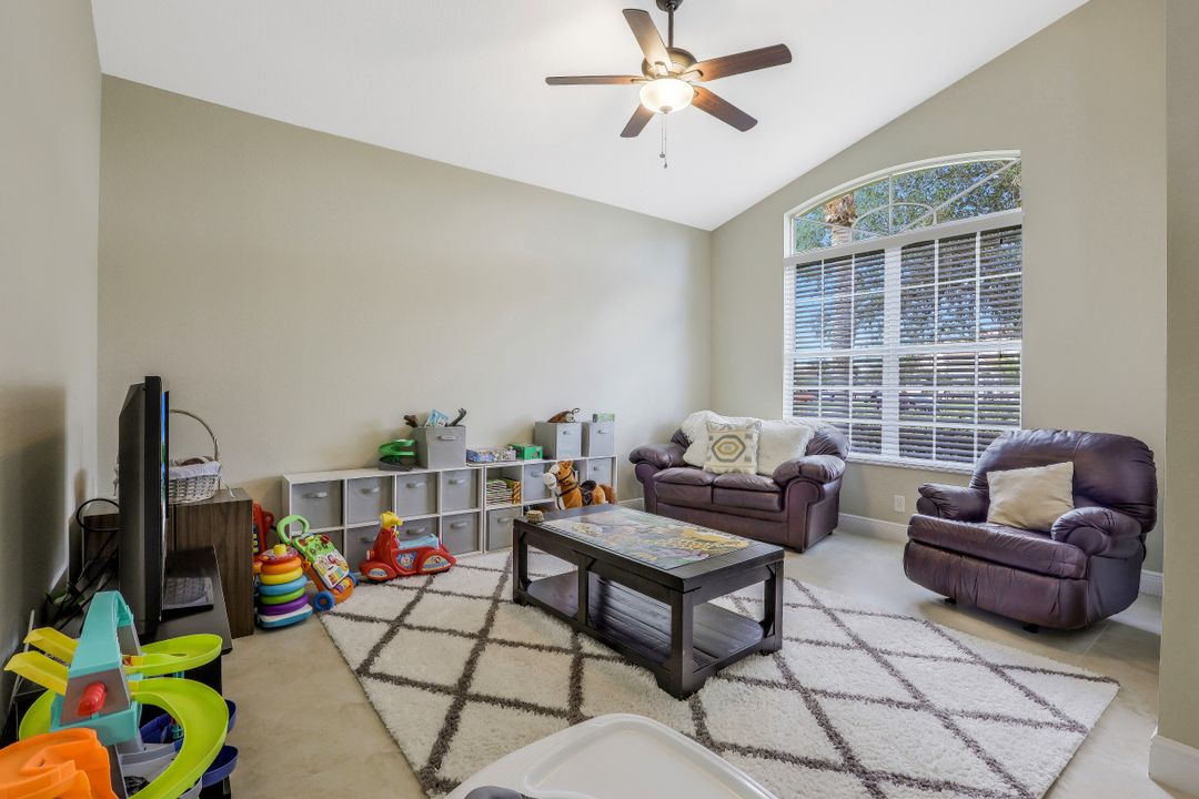 2198 Grove Dr, Naples, FL 34120