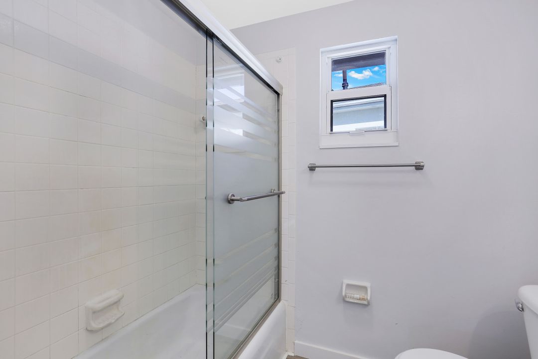 549 94th Ave N #B, Naples, FL 34108