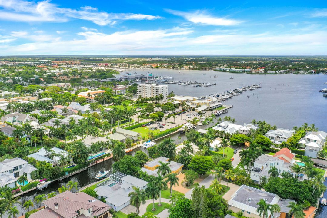 635 15th Ave S, Naples, FL 34102