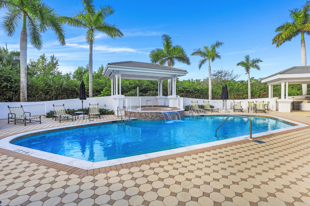 300 Dunes Blvd #1004, Naples, FL 34110