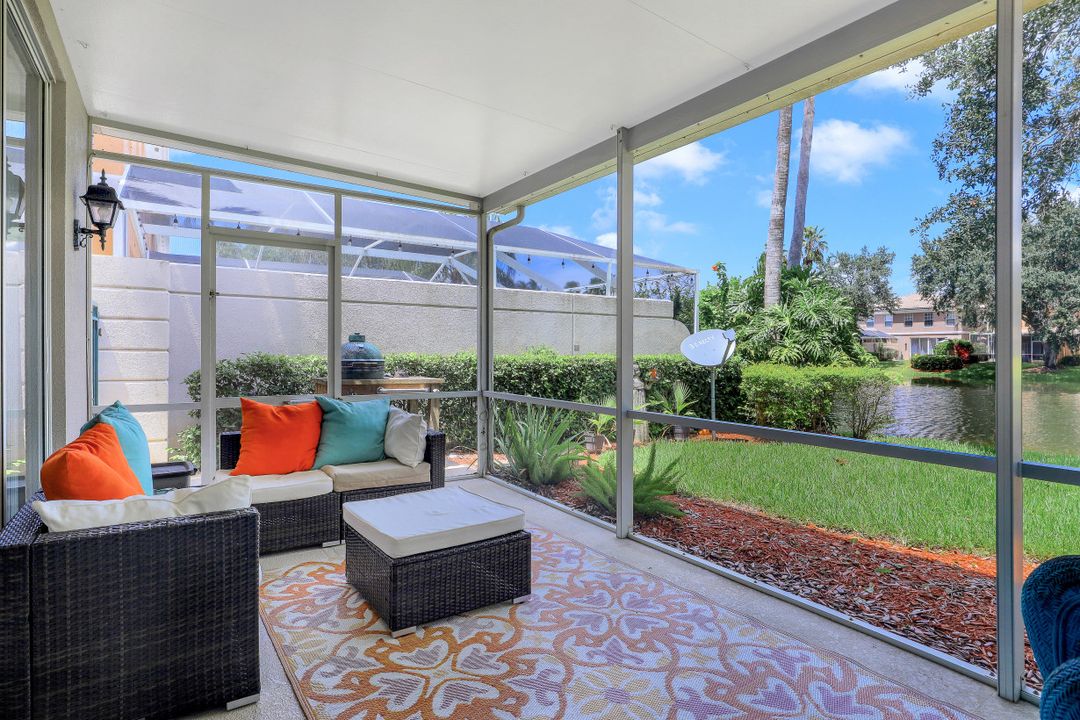 5637 Cove Cir, Naples, FL 34119