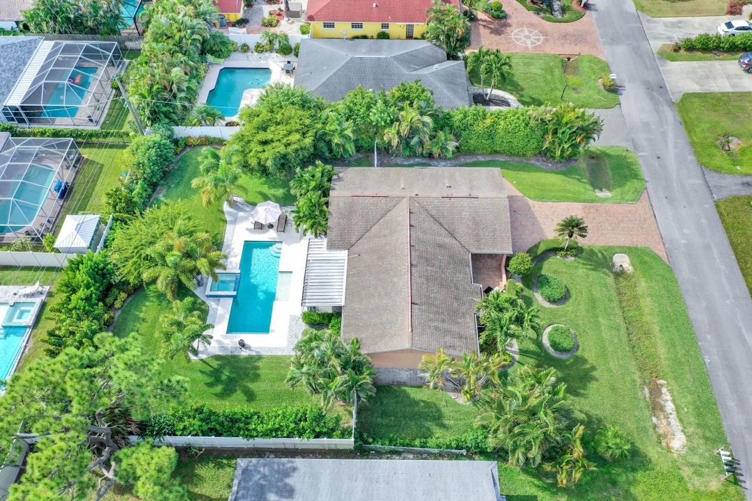 580 105th Ave N, Naples, FL 34108