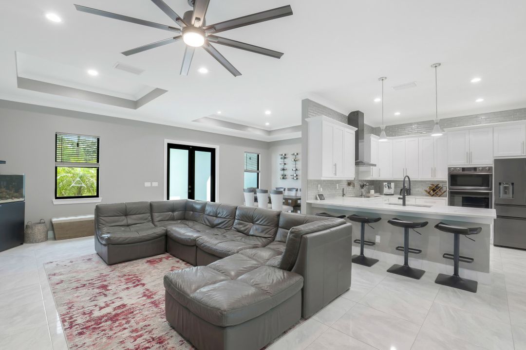 481 7th St NW, Naples, FL 34120